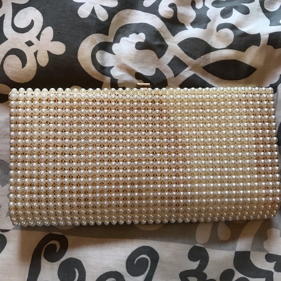 😀 $30/3 1950s vintage faux pearl clutch - Picture 4 of 4